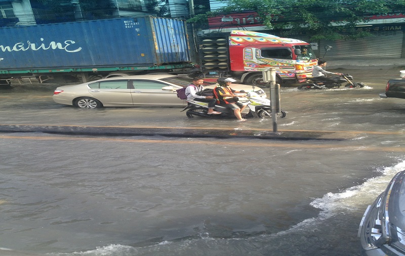 バンコクの冠水道路