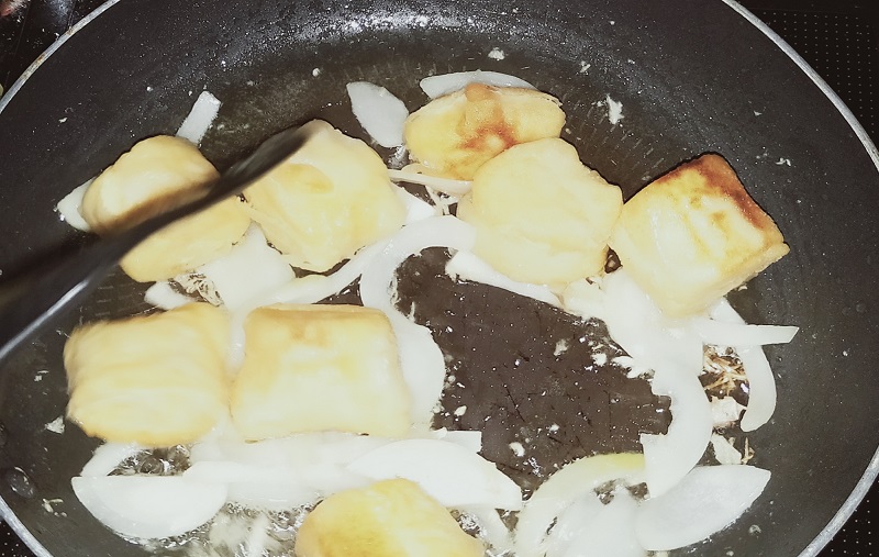 豆腐パッポンカリーの調理